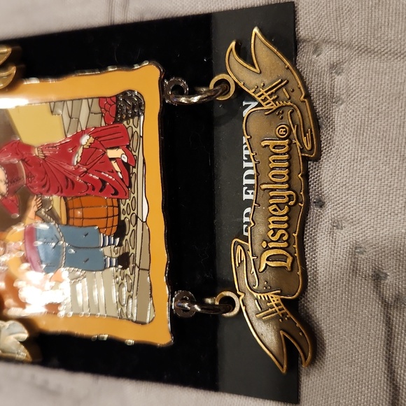 Pirates of the Caribbean Pin - Picture 5 of 5